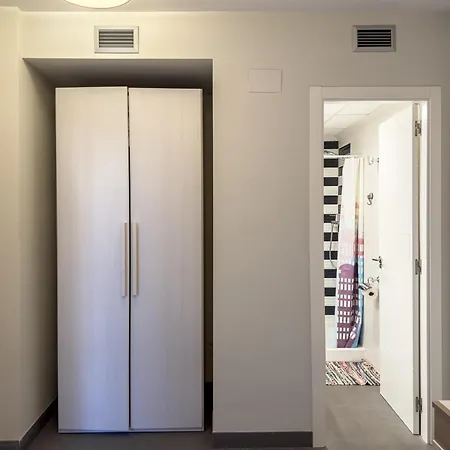 Apartamento Con Jardín En Primera Linea De Playa Con Parking Y Piscina *