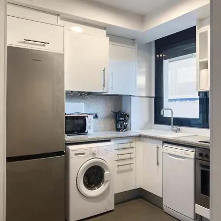 Apartamento Con Jardín En Primera Linea De Playa Con Parking Y Piscina